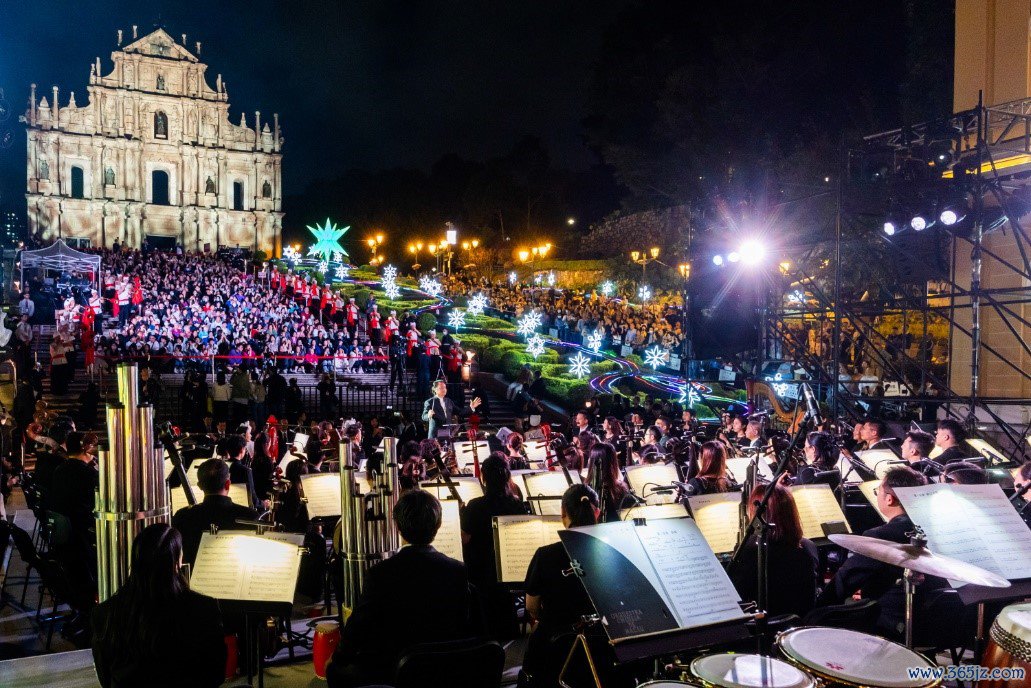 庆祝澳门回顾故国26周年音乐会《弥远的山丹丹》。（澳门特区文化局供图）